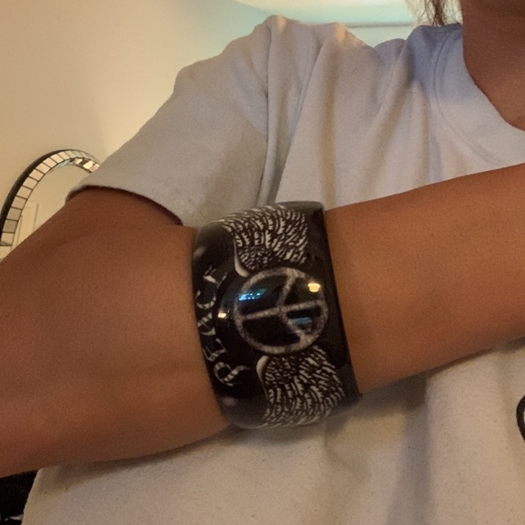 Peace arm cuff - Picture 2 of 3